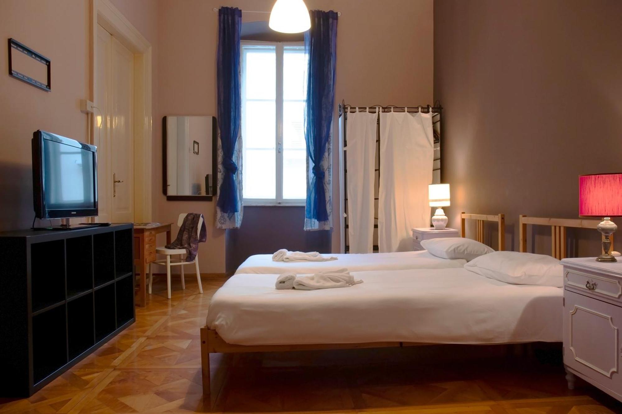 Hostel Teatro Триест Экстерьер фото