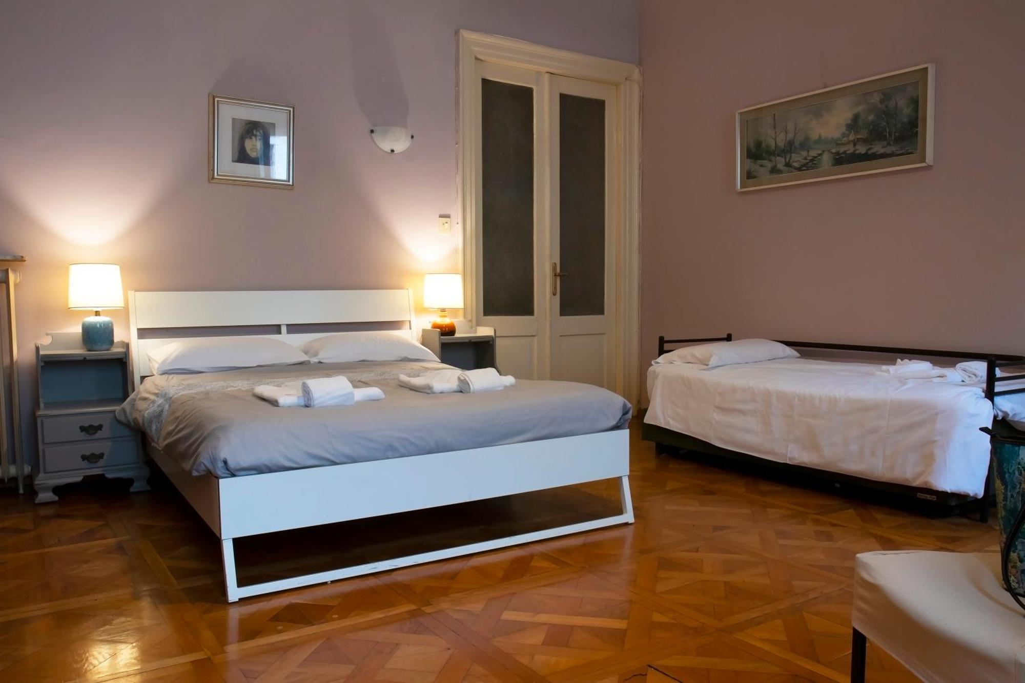 Hostel Teatro Триест Экстерьер фото
